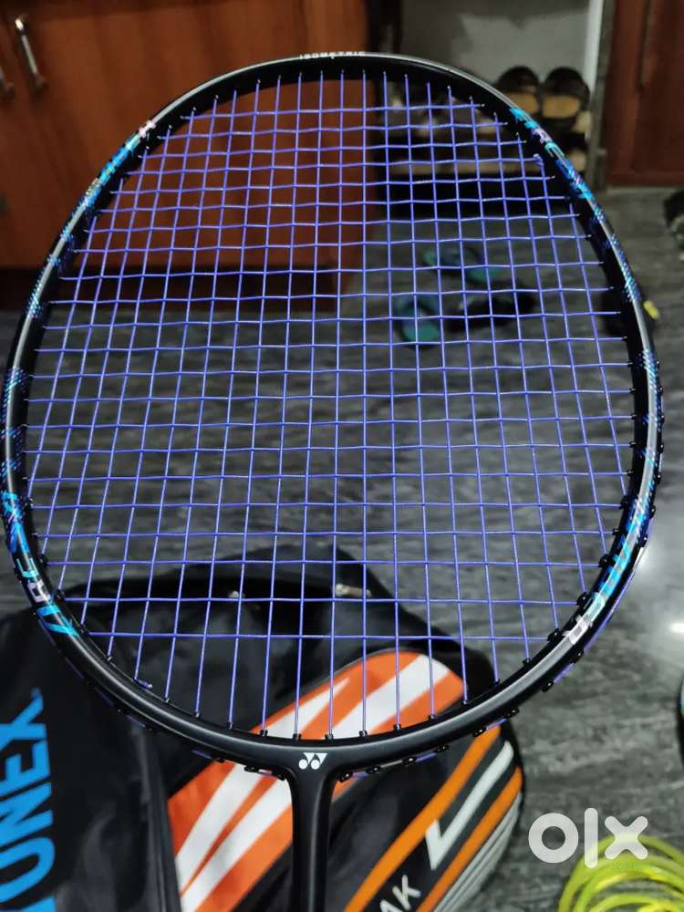 Racquet badminton shuttle. Yonex arcsaber 2 clear strung