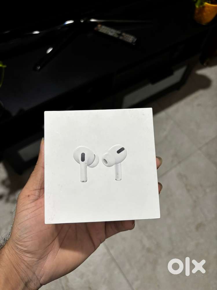 AirPods Pro generation 1 left and right ear bud