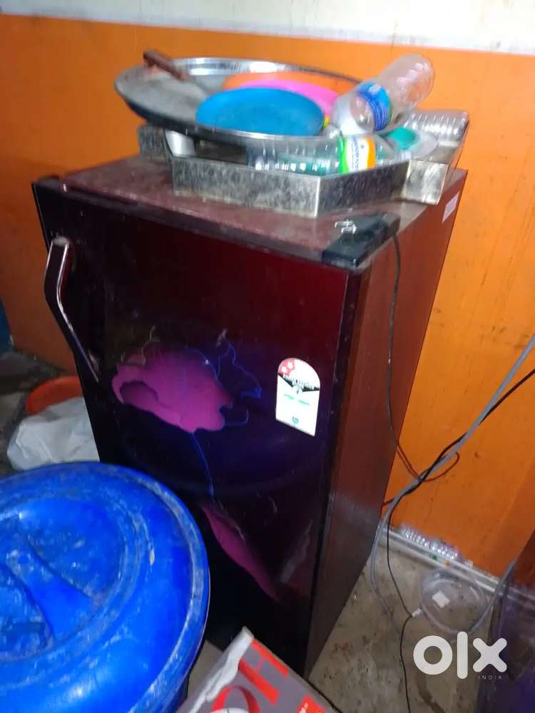 Fridge good for commercial use and domestic use.
