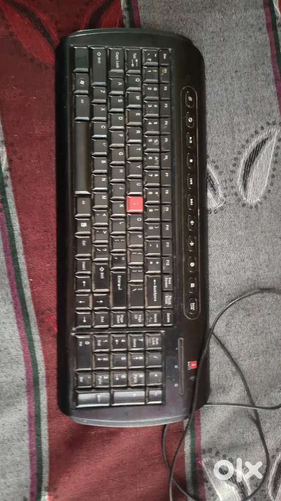 Keyboard with wire