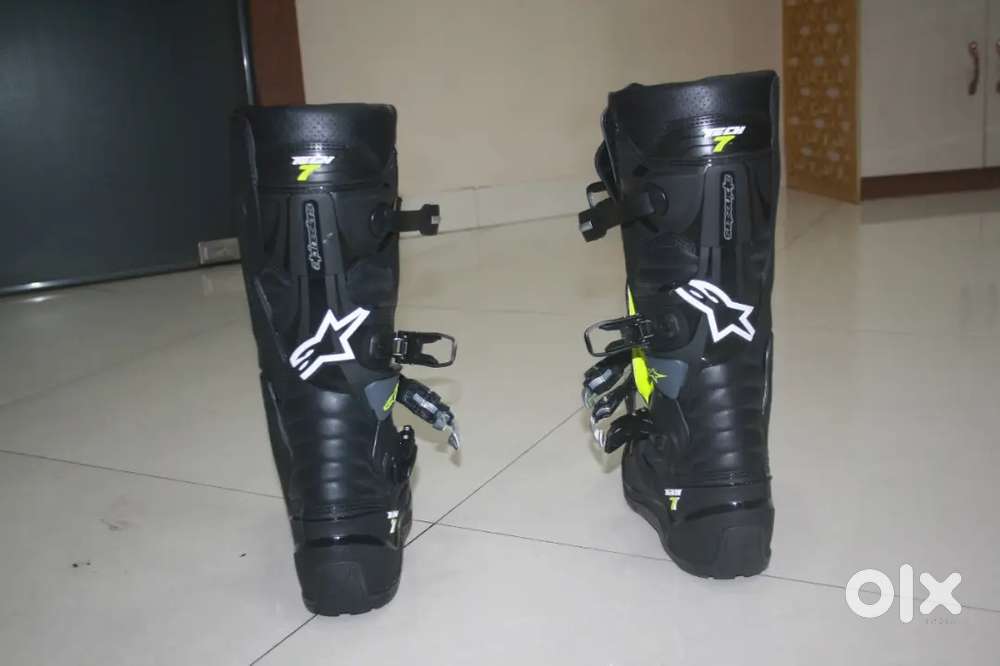 Riding shoes