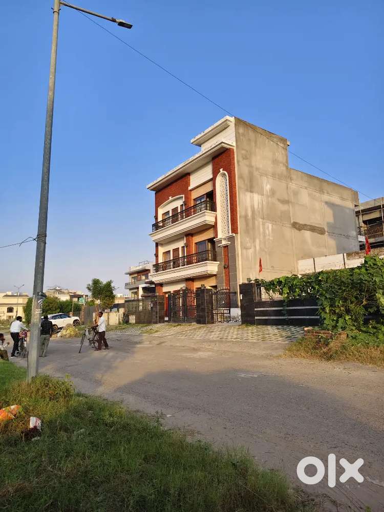 Plot 100 gaj 200 .300 500 gaj  avilable in mohali set 82 gamadapproval