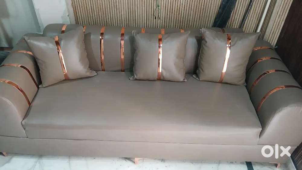Sale this sofa..because I shift my house that's y I sell it