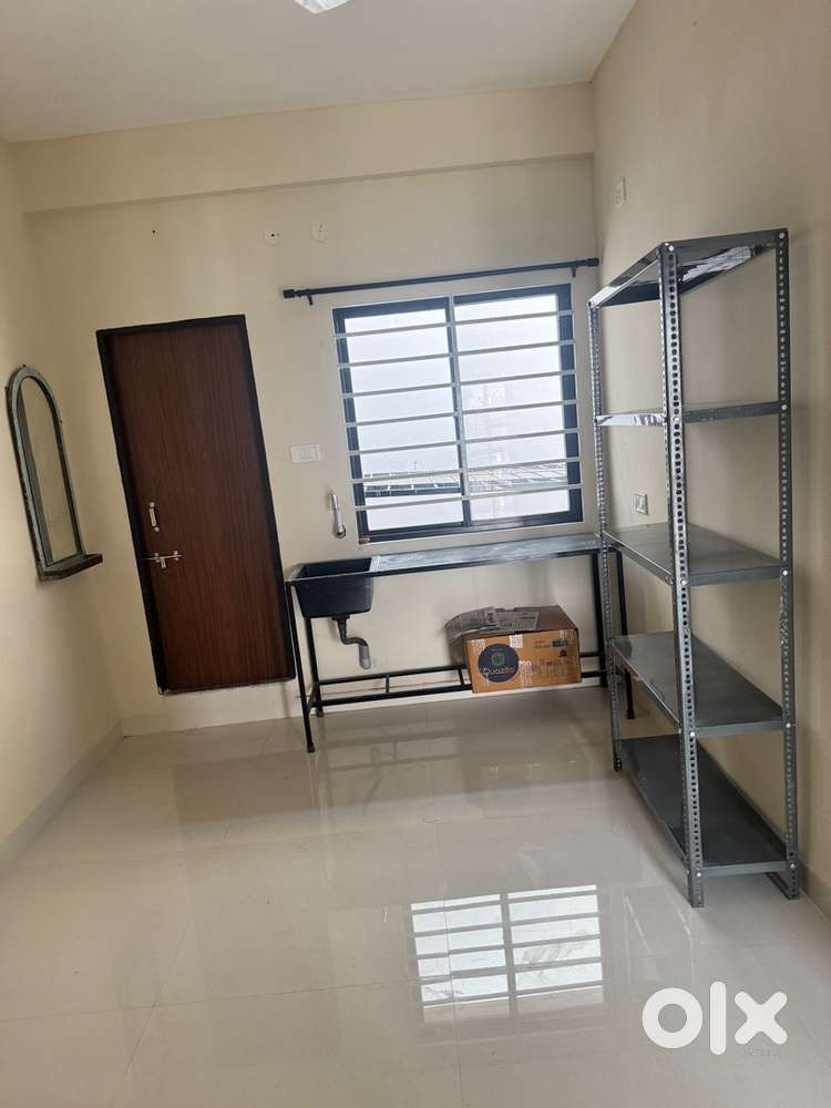 1RK for Girls Near regal civic center awadhpuri