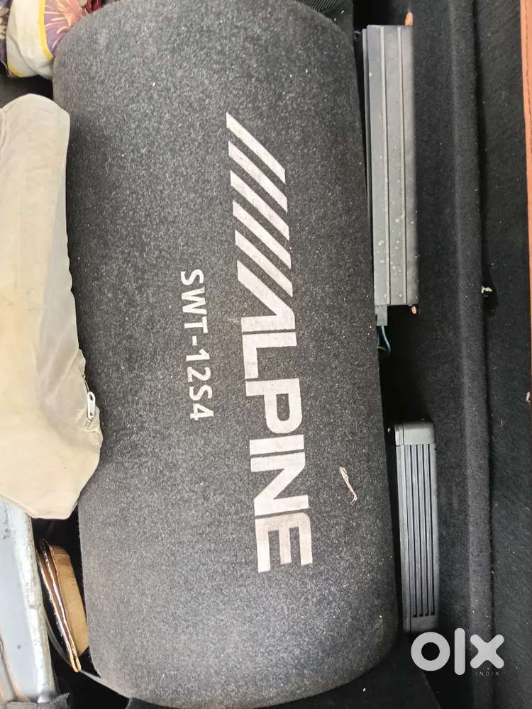 Alpine basstube with amplifier