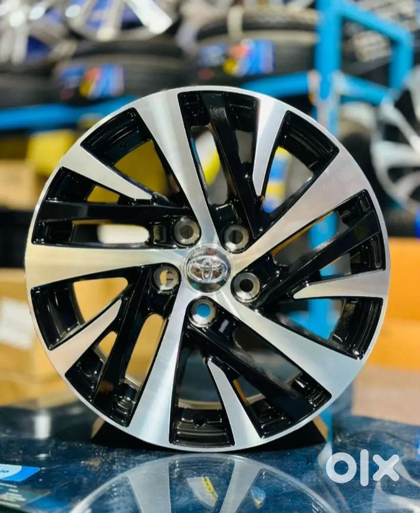 Crysta 17 inch diamond cut OEM alloy wheels set of four box piece