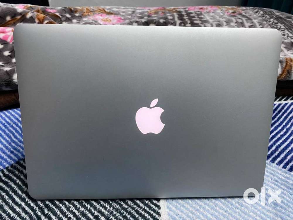 Apple macbook air 2017, dentless, scrathless, all original machine