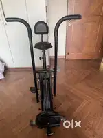 Exercise cycle with twister