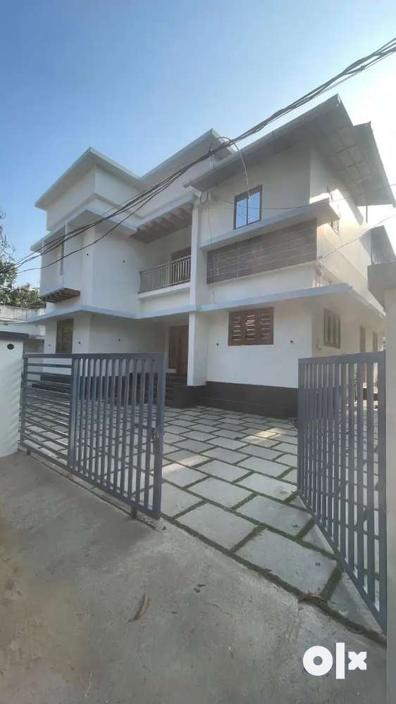 Paravoor thonniyakavu 4 BHK independent beautiful house for sale
