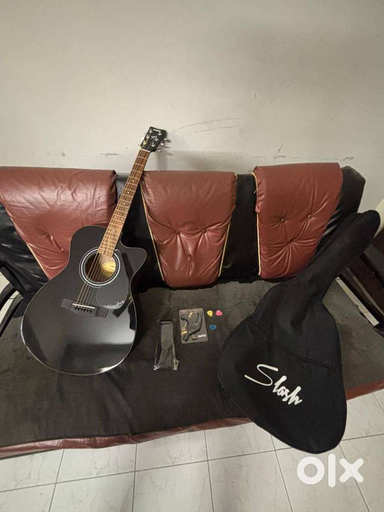 YAMAHA FS80C GUITAR UNDER WARRENTY