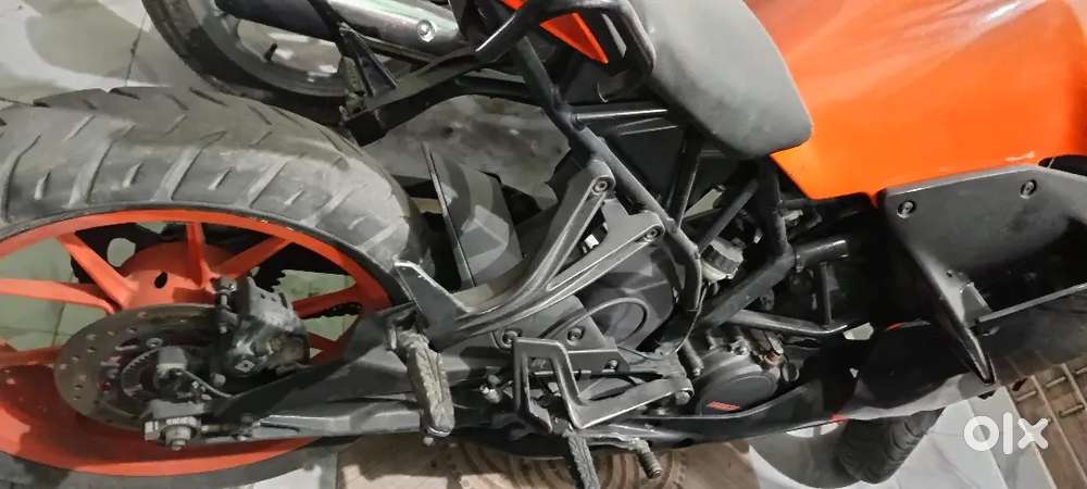 Km rc 125 model 2020 1 saal se kadi h candication ok