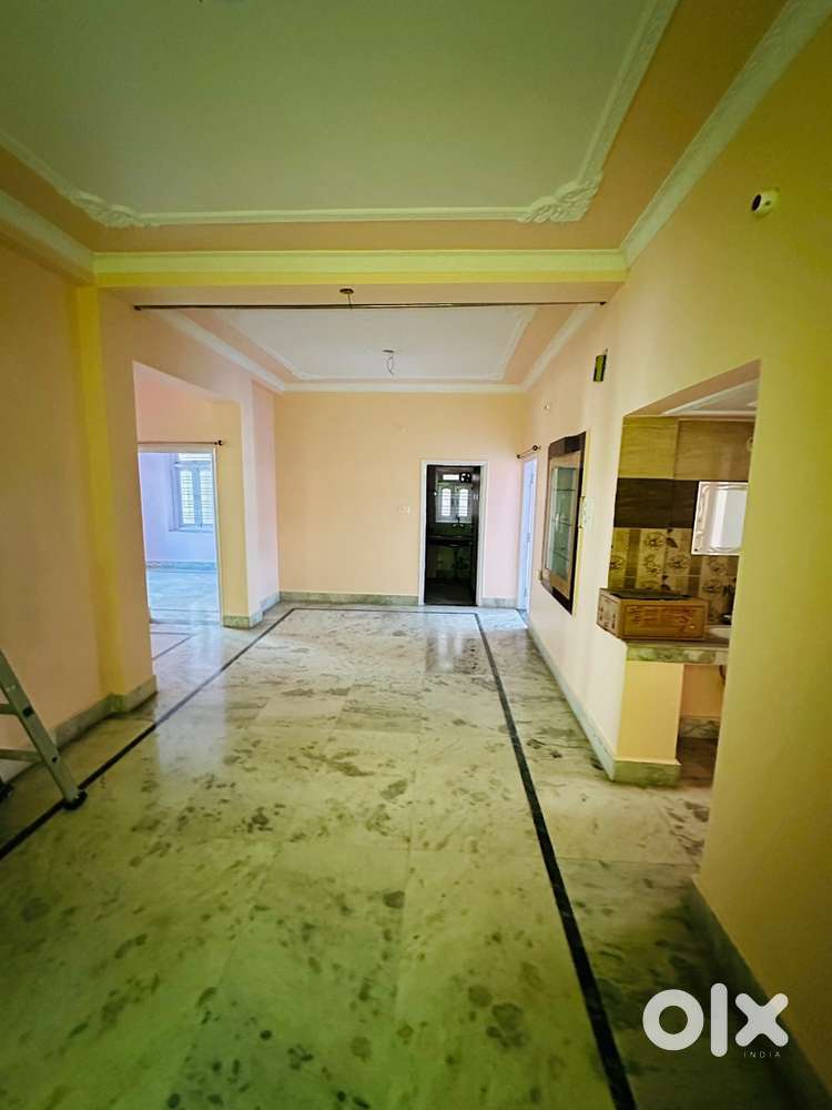 3bhk and 2bhk flats available in gola road