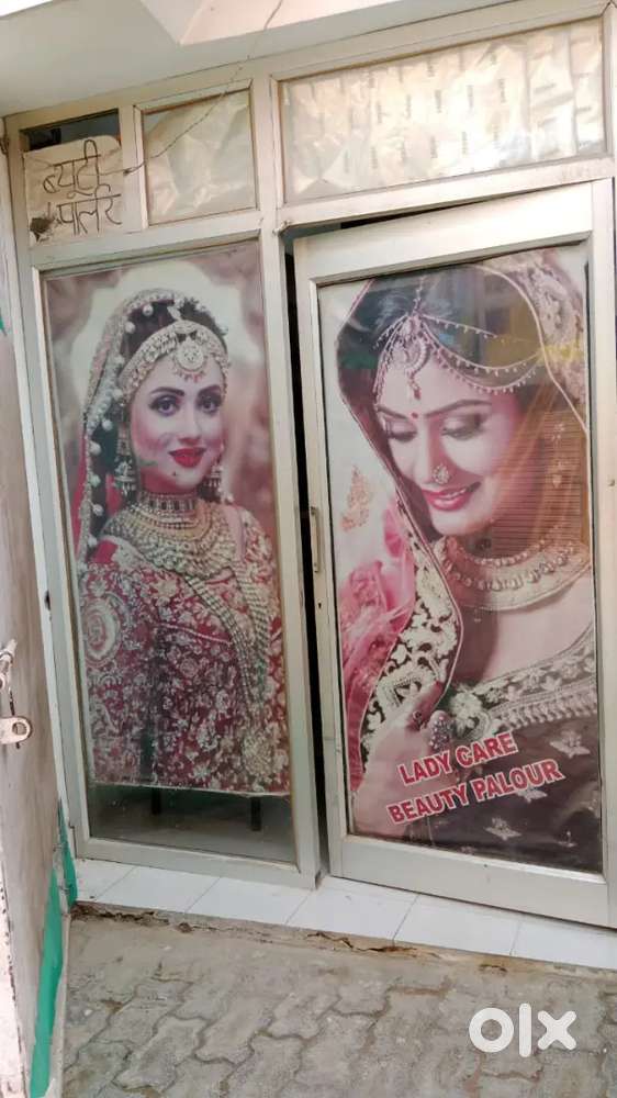 Whole beauty parlour