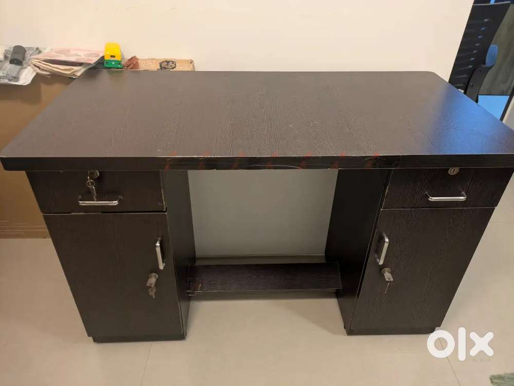 Computer table with desk chair