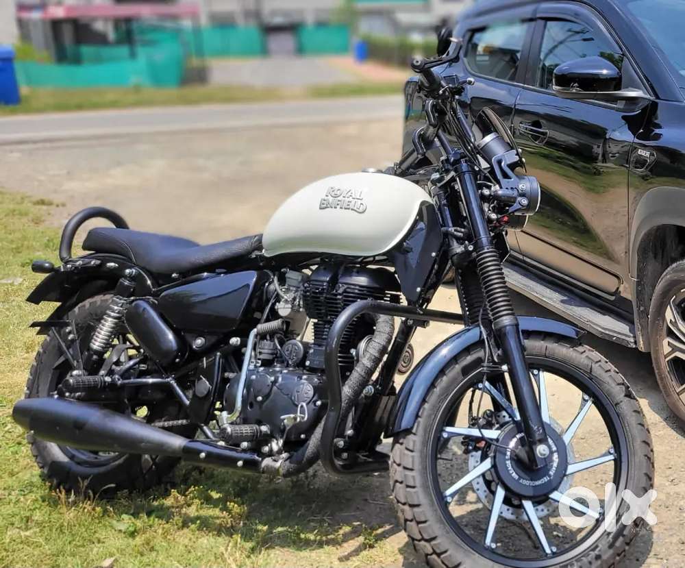 Fully modified(Broad tyers, Seat,Handle bar,MudGaurd,Headlights & all)