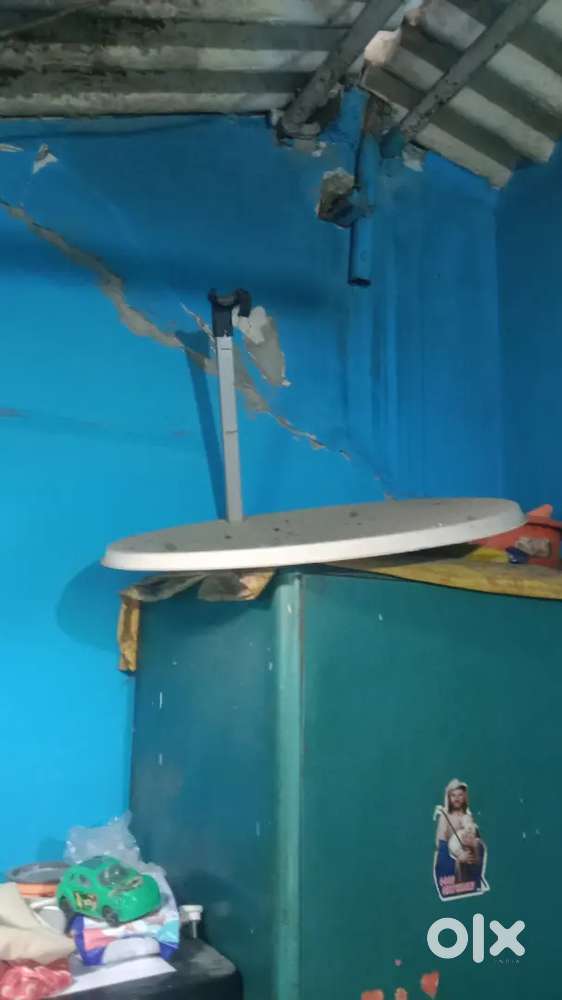 TV stand with Sony Dhoom TV with Sun Direct DTH