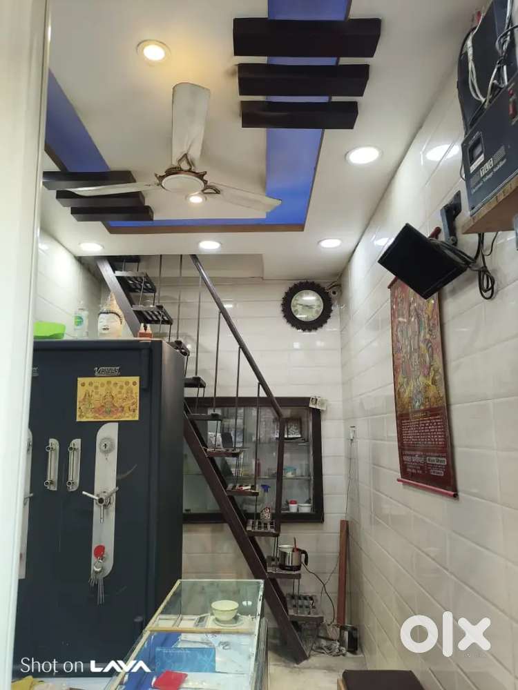 Running Two floor Goldsmith shop for sale on urgently only genuine buy