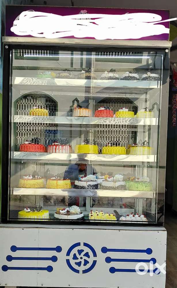Cake display counter