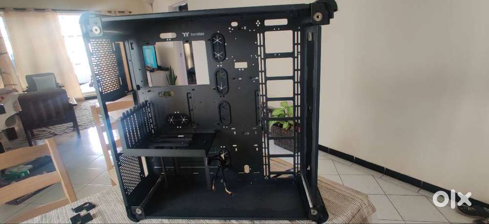 Thermaltake Core P8 TG Cabinet with Original Riser Cable