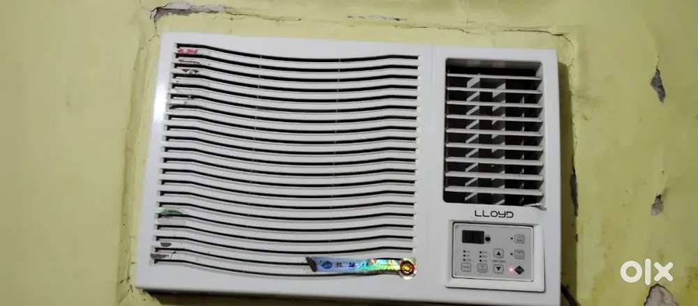Lloyd ac 1.5 ton with remote
