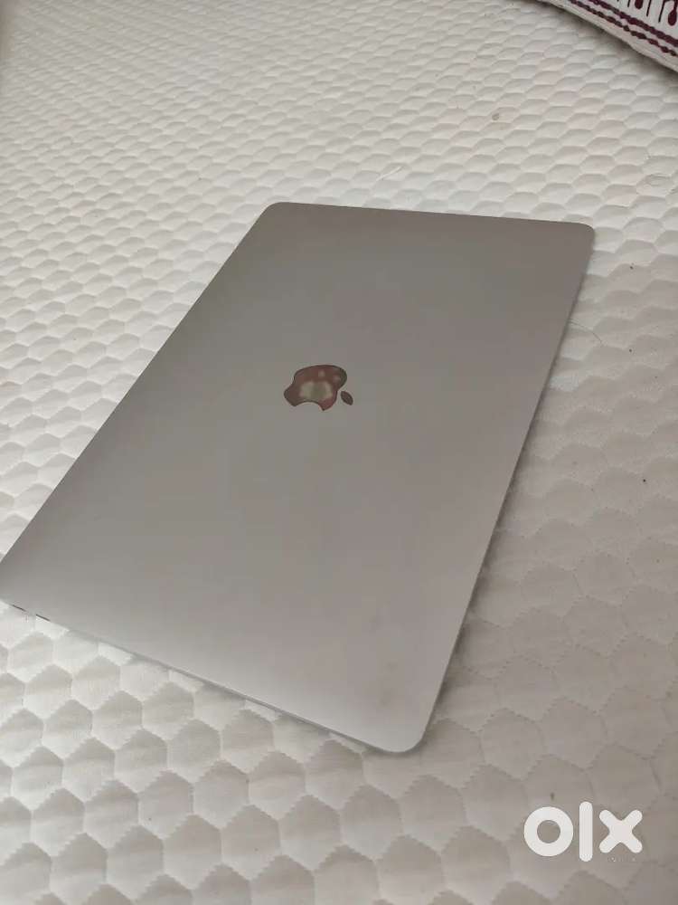 Apple Macbook M1