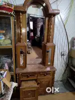Dressing Table with setty