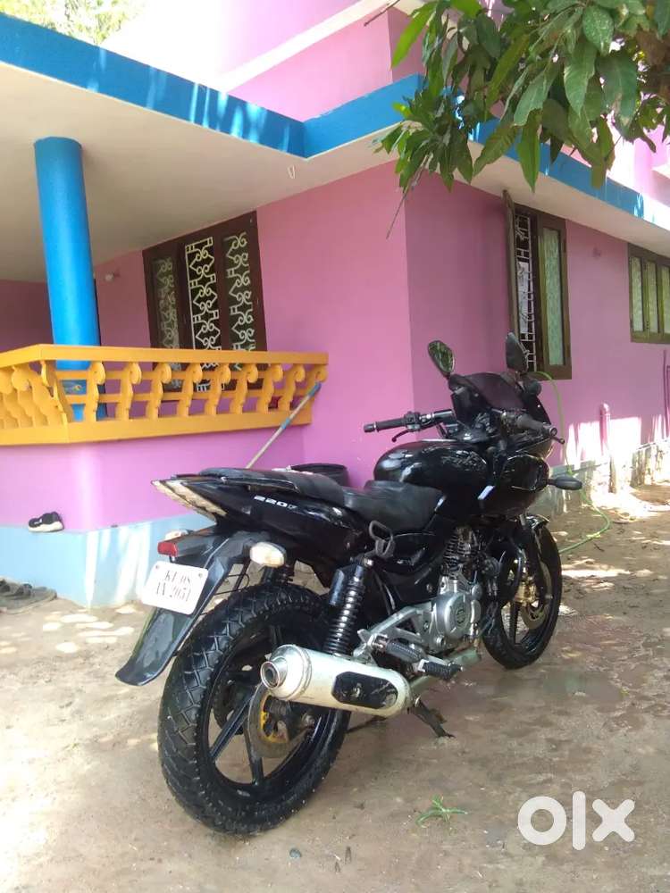 Pulsar 220 F – Great Performance & Mileage