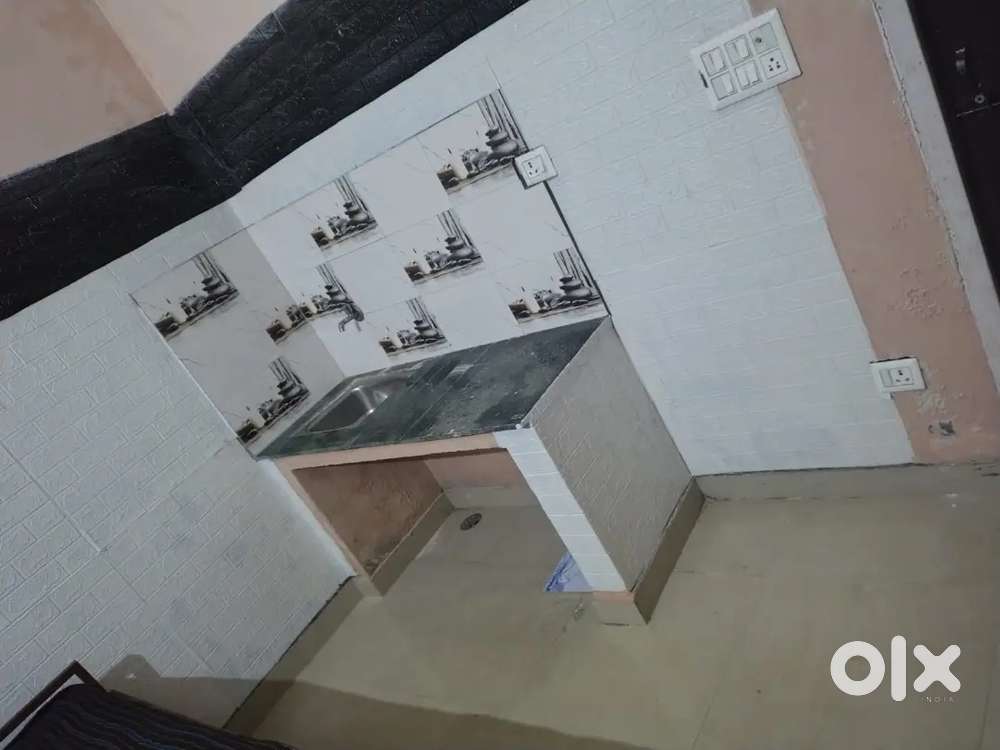 One room available for rent