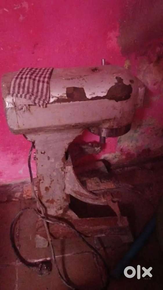 Cake oven . Cake mixer . Piza oven