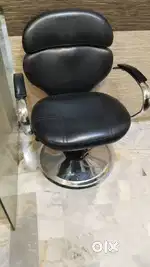 Salon chair