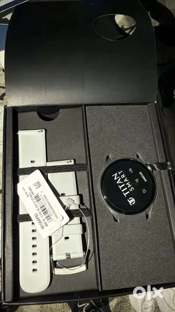 Titan smart watch new without bil & box