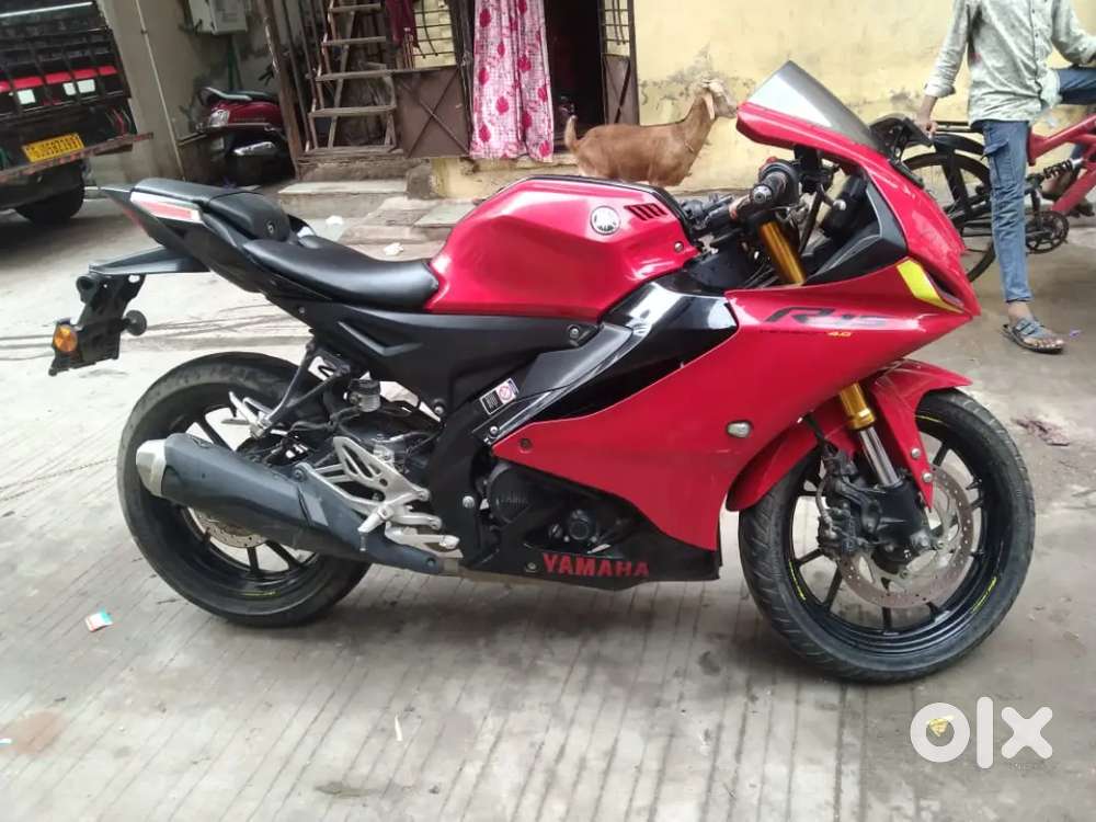 Yamaha R15.
