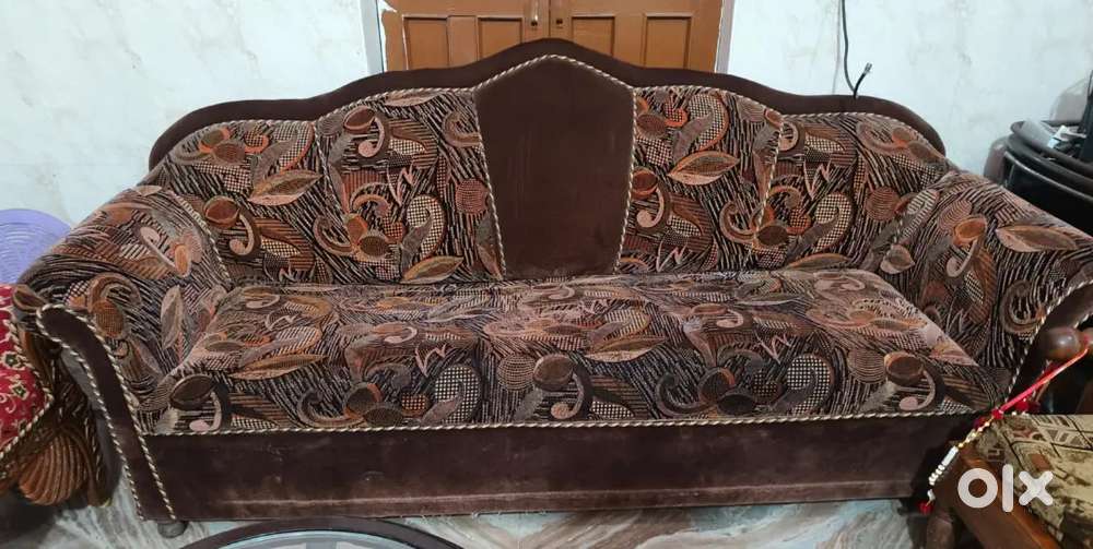 Sofa set 5 seater with table (glass)