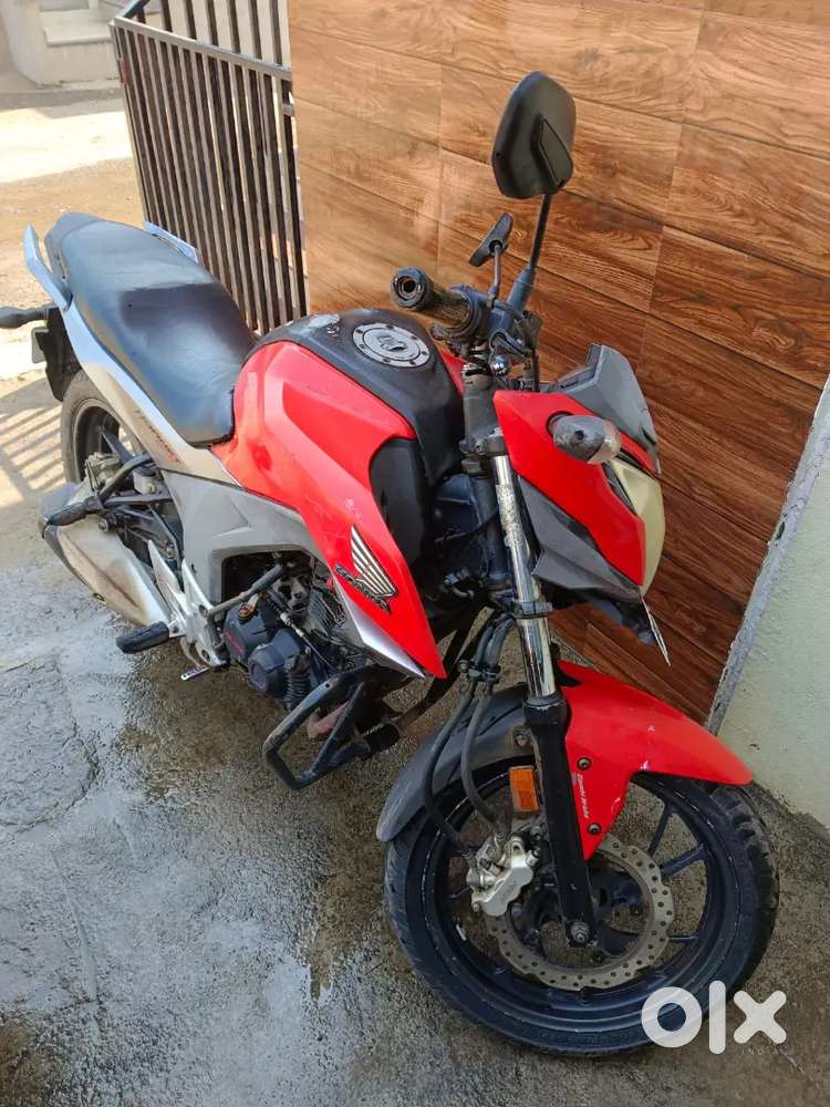 Honda CB Hornet Sporty Red