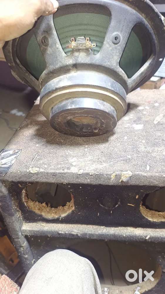 1000 woth amplifier (2)and 12 inch speaker box seat