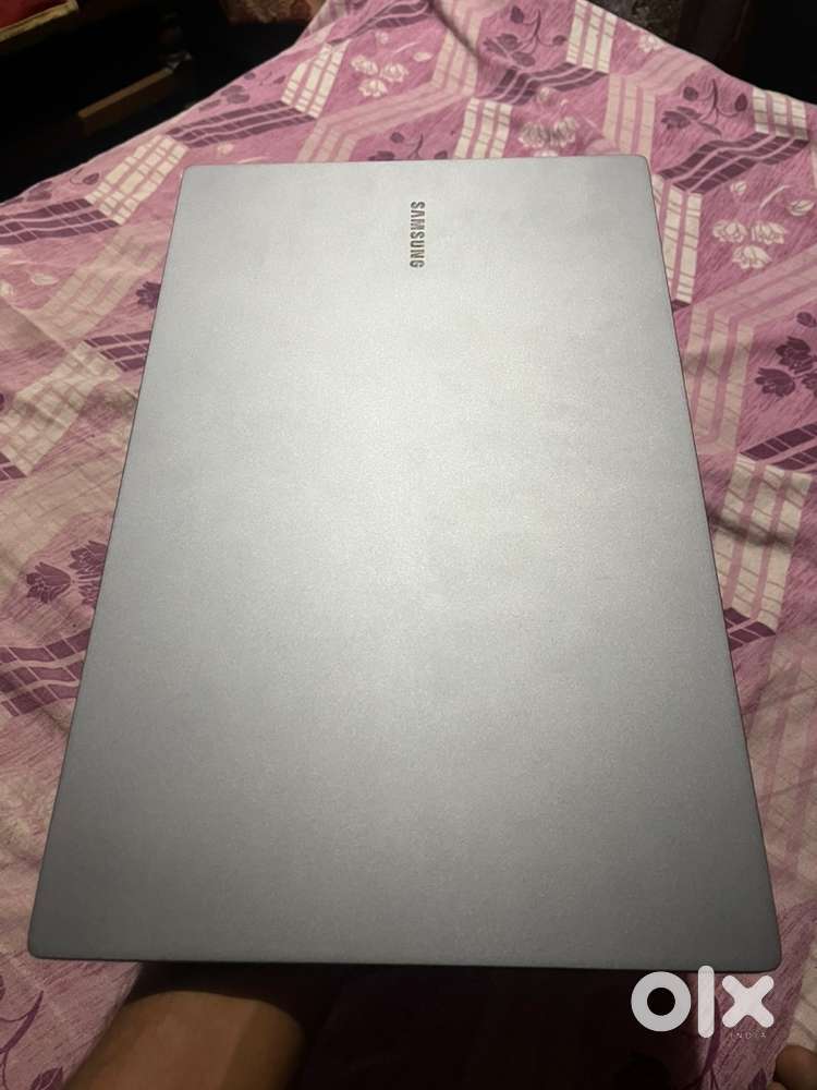 Galaxybook 4 just 1 month old , i3 13th gen , 8 gb ddr5 ram , 512 ssd