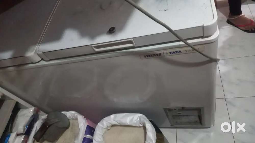 Voltas 320L Chest Cooler