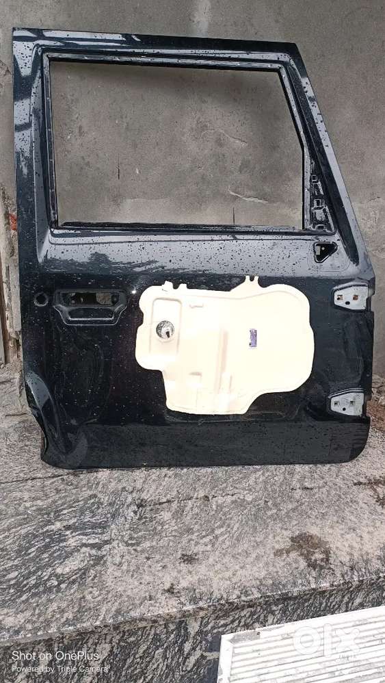 Thar roxx Driver side gate
