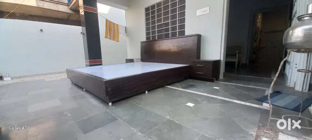 For sale  big size bed.6×6 without box