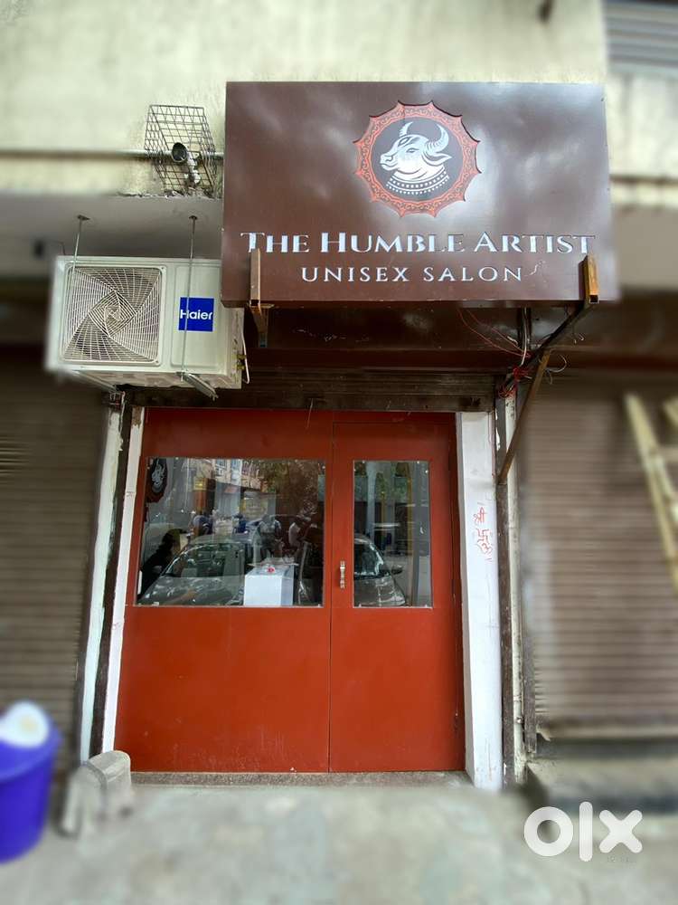 The humble artist Unisex salon