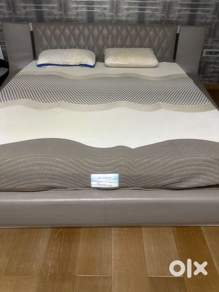 King size bed with matress