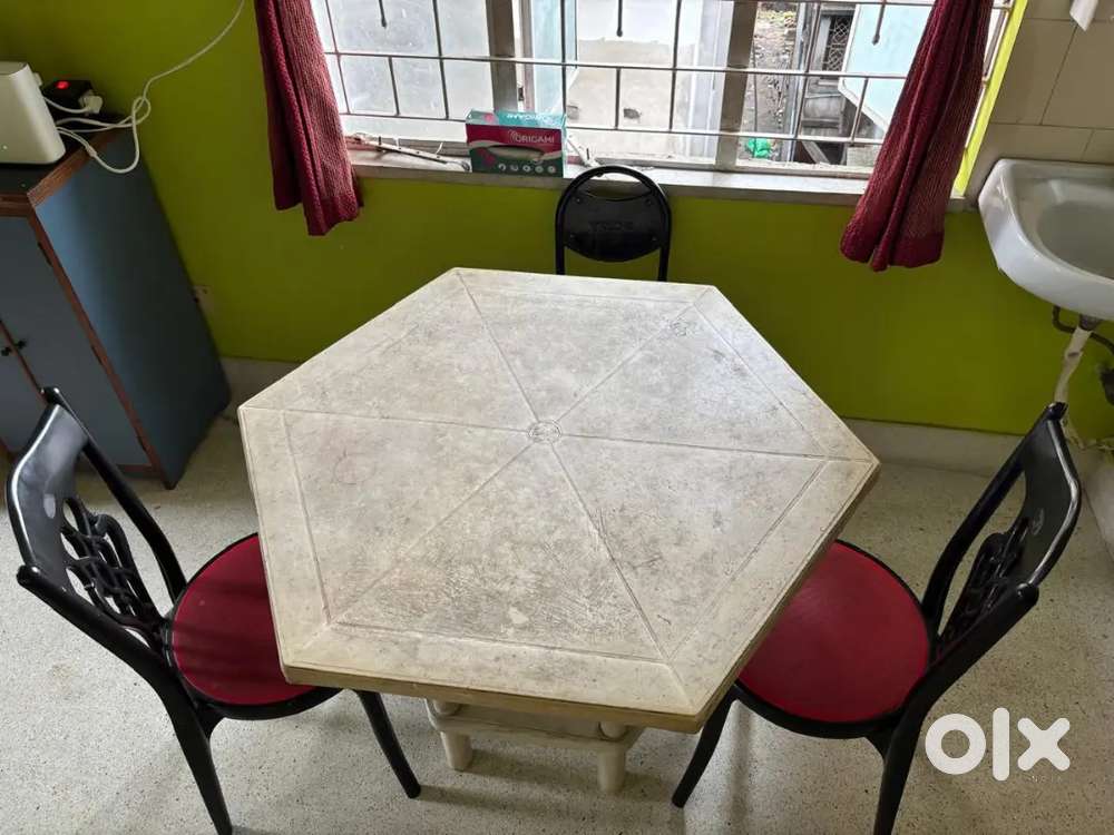 Supreme table and chair