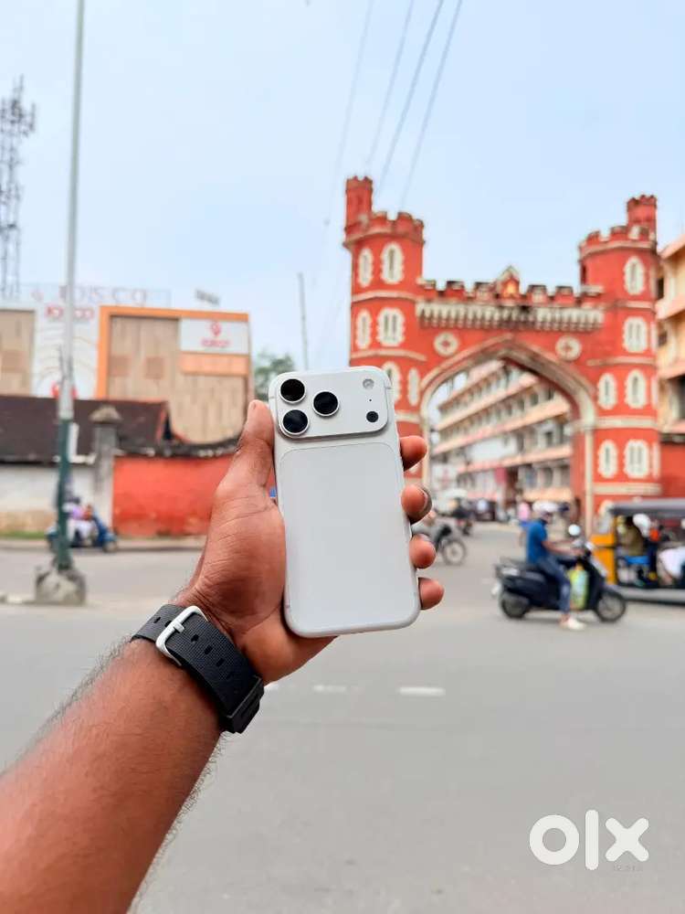 IPHONE 17 PRO 256 GB SILVER 100 BH JUST OPEN