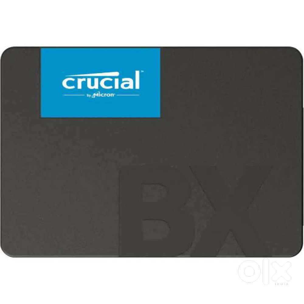 SSD Crucial 2TB Internal box open