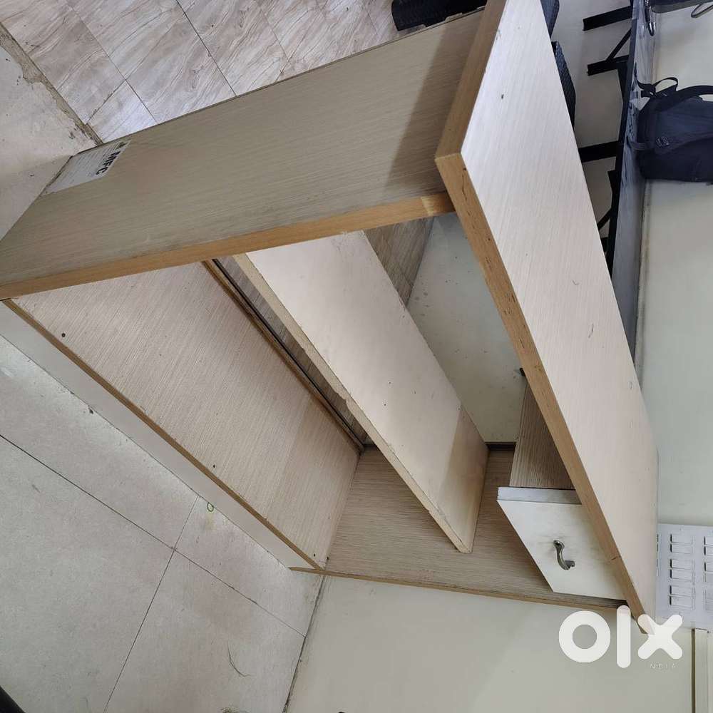 Cash, inverter table and 4 stools