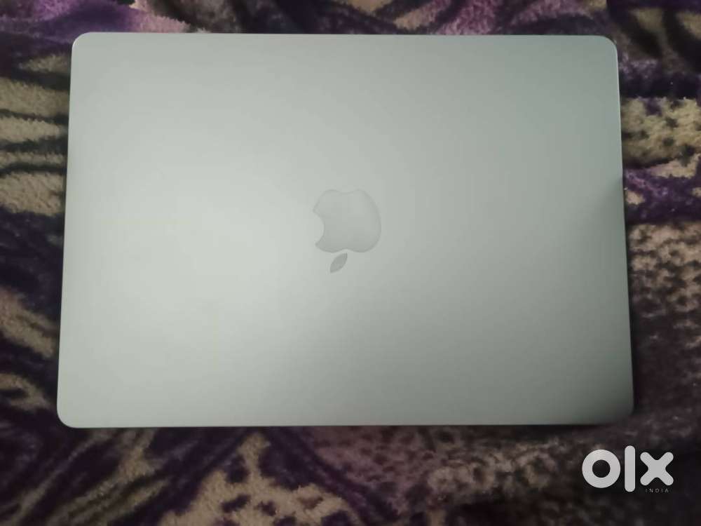 MacBook Air M4 16 gm ram 256 gb storage