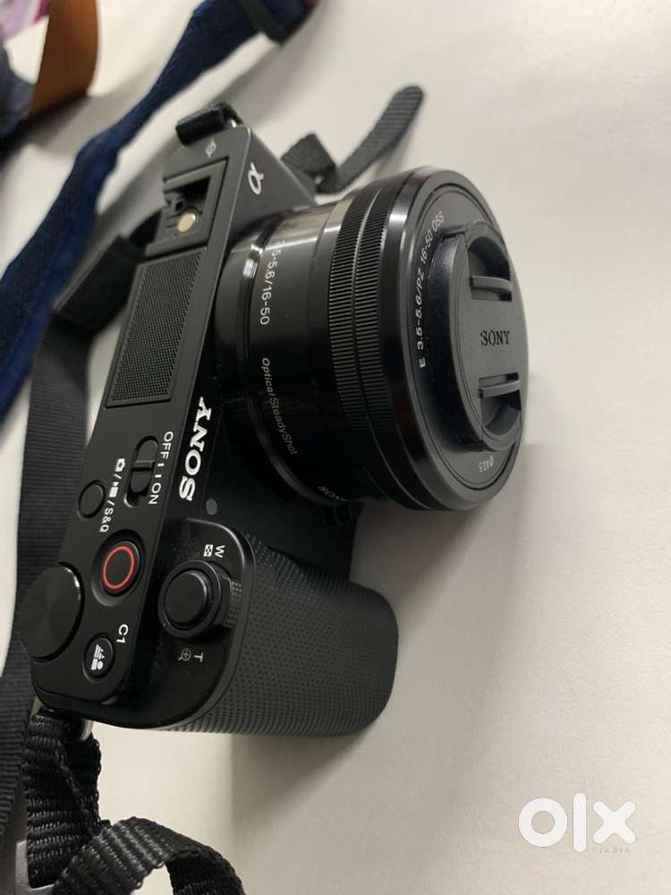Sony Mirrorless ZV e10 L + Prime Lens - 15 days old