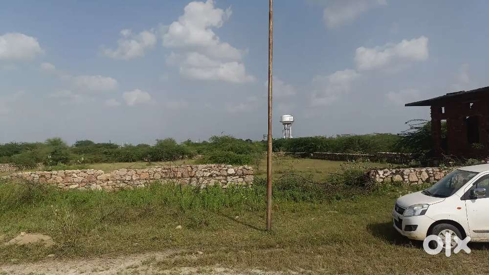 Rajawas m plot h 80 gaj ka 14500 ke bav se jis ko lena ho sampark kre