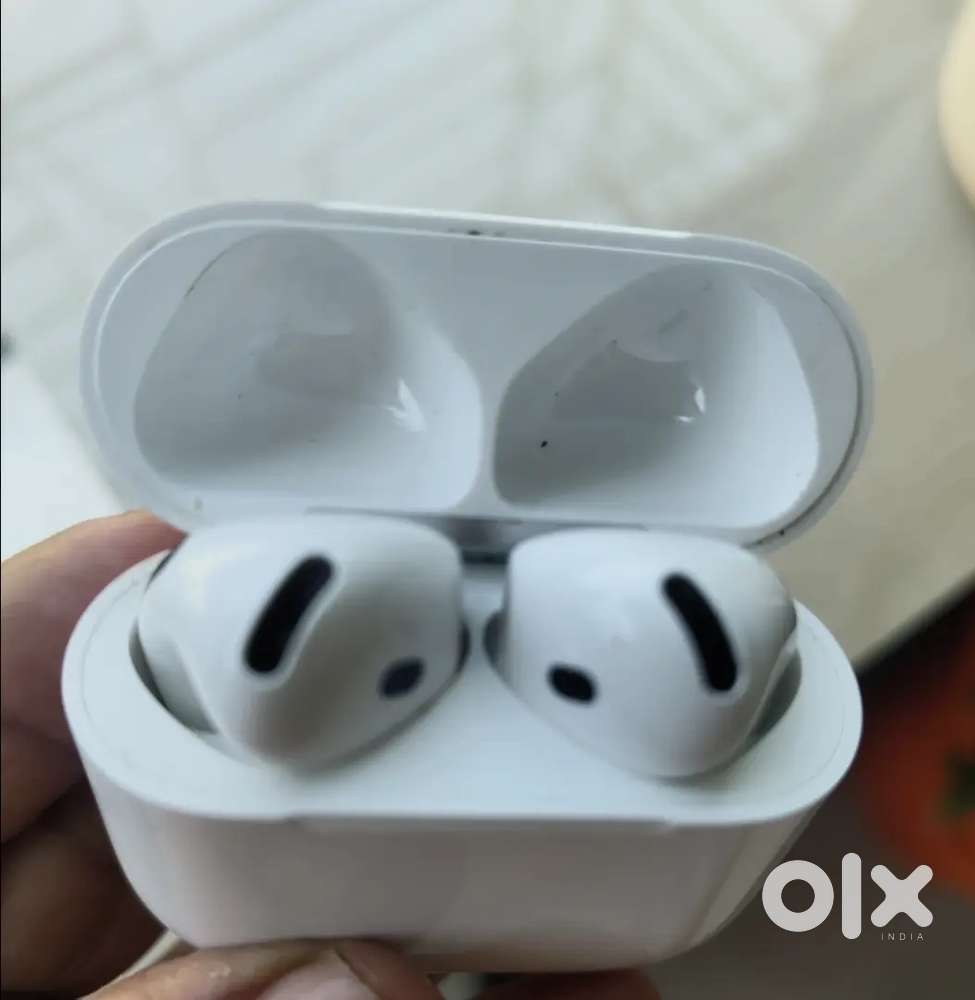 1 day old IPod 4 with box and  bill with full 1 year warranty