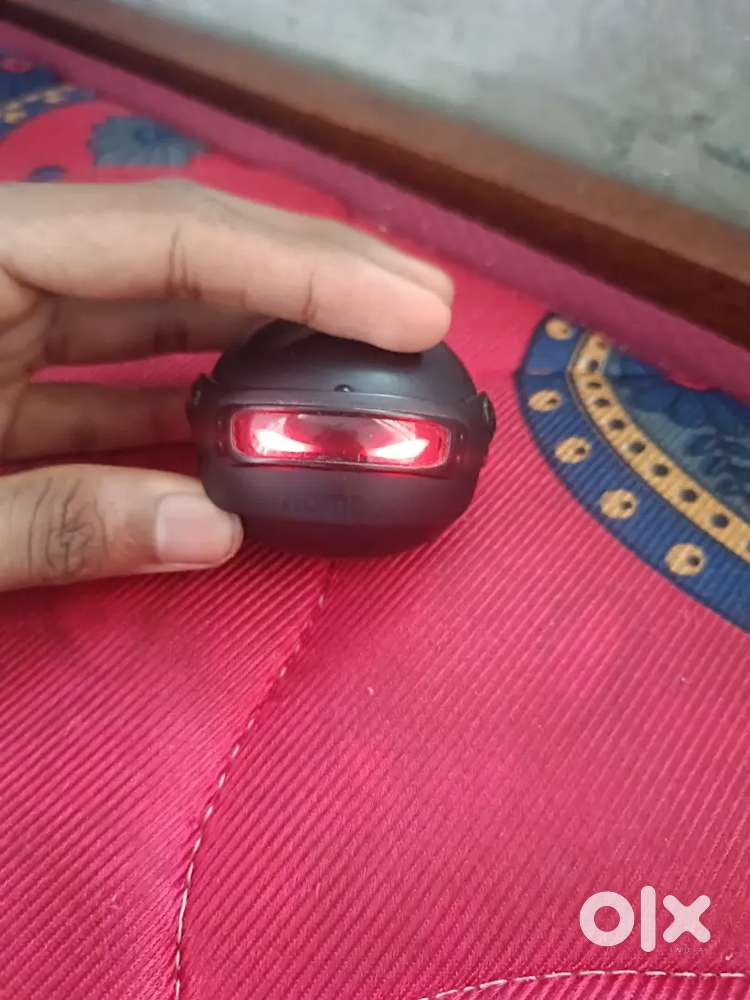 Gaming air pod only right side available left side missed